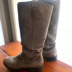 Boots -greyish/brownish